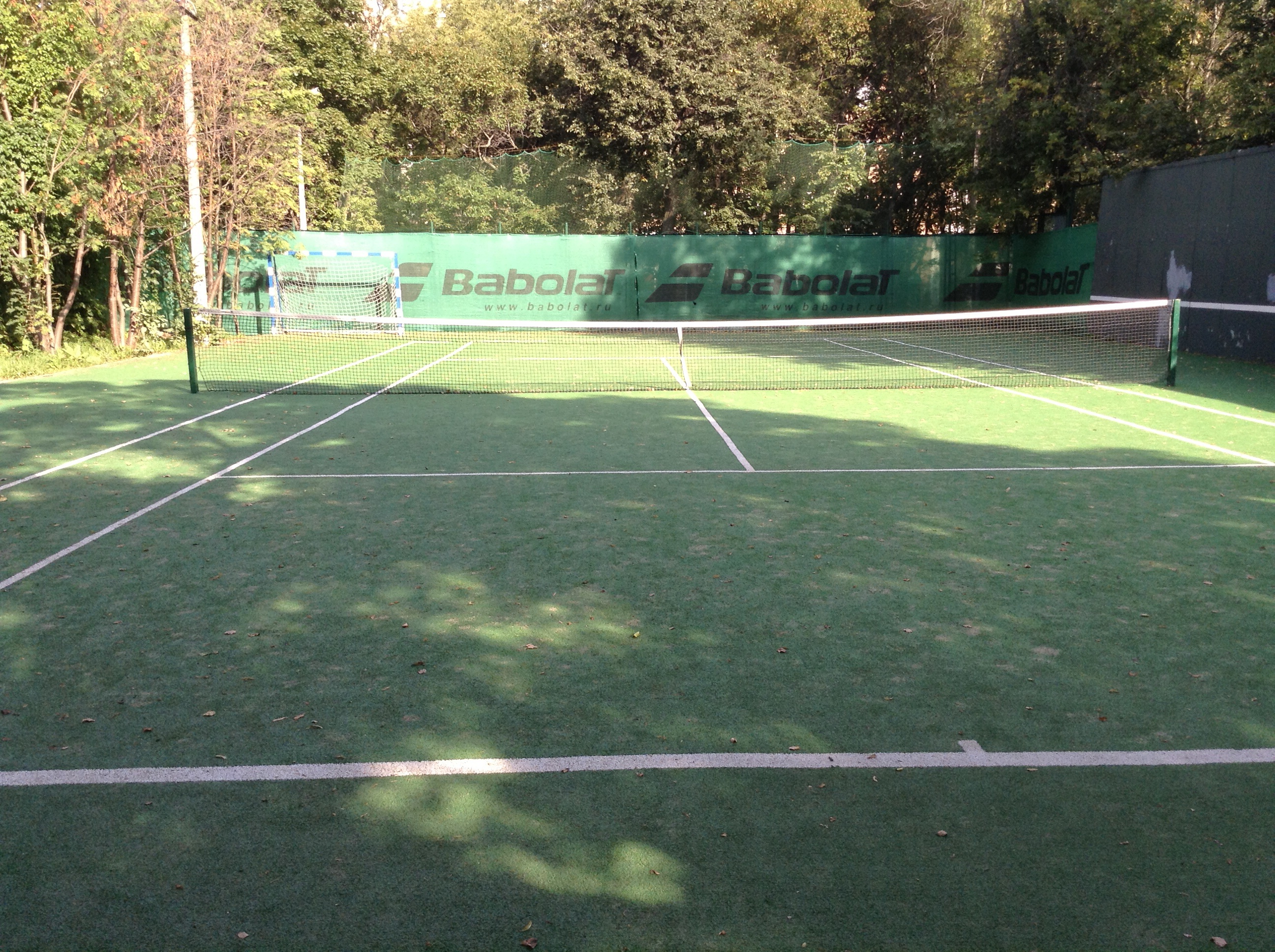 поле для тенниса
