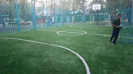 Мини-футбол и детская площадка, коттеджный поселок Солнечный