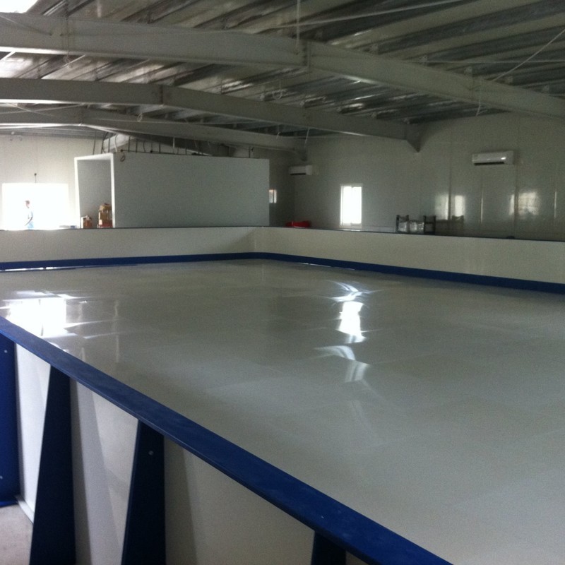 Строительство хоккейного манежа